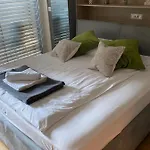 Oasis Of Energy - Modern With Terrace & Free Parking 아파트